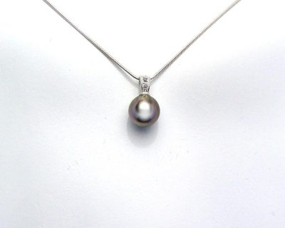 18ct White Gold Tahiti Pearl Pendant with Small Diamonds (Only available in Namibia) 18pah0001